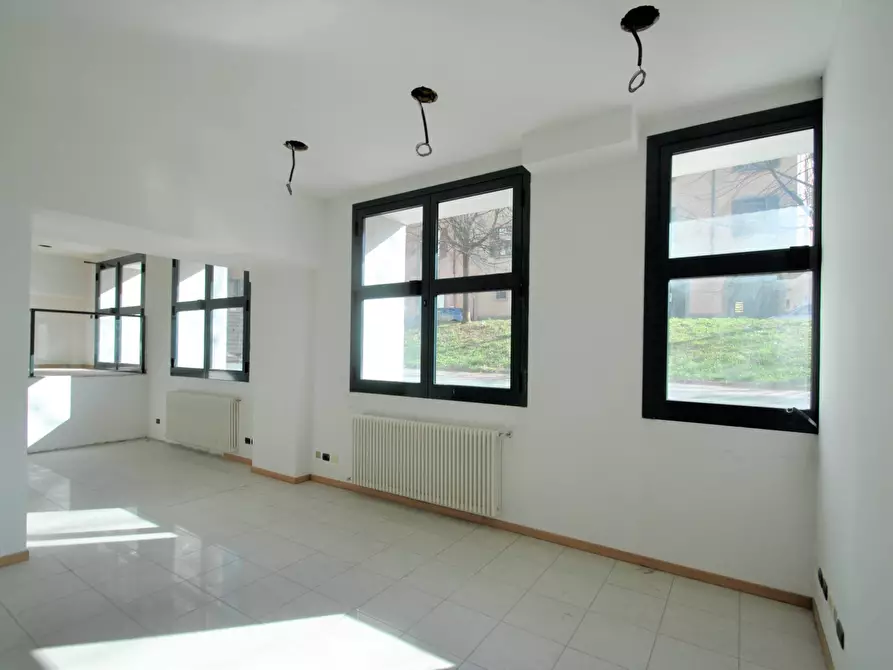 Immagine 6 di Negozio in vendita  in Via San Lazzaro a Bergamo