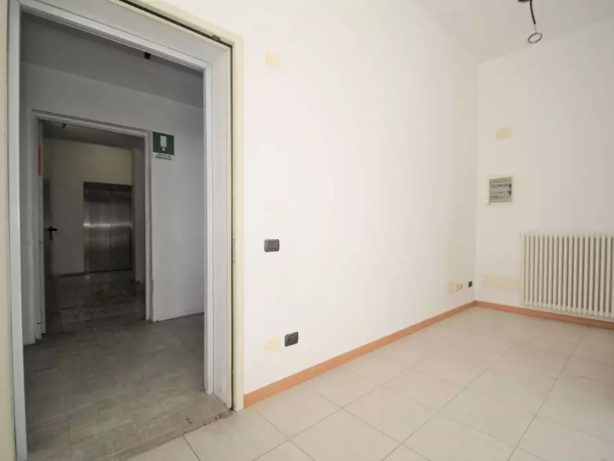 Immagine 7 di Negozio in vendita  in Via San Lazzaro a Bergamo