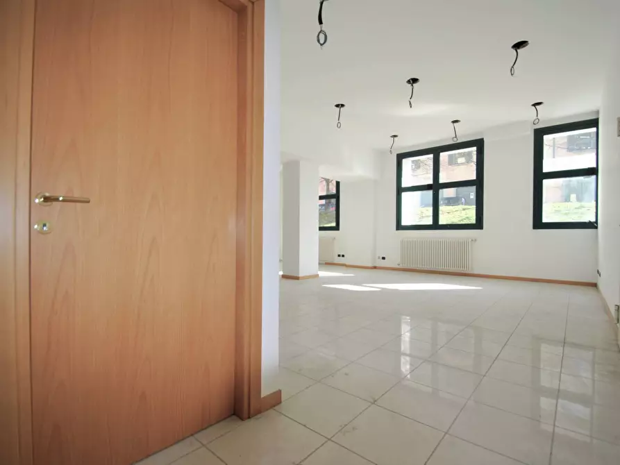 Immagine 8 di Negozio in vendita  in Via San Lazzaro a Bergamo