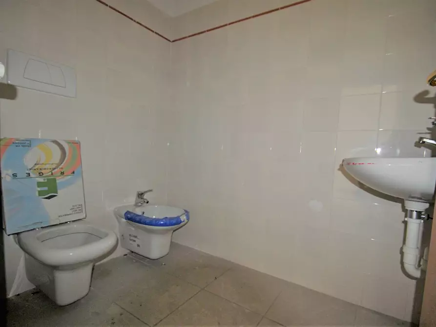 Immagine 10 di Negozio in vendita  in Via San Lazzaro a Bergamo