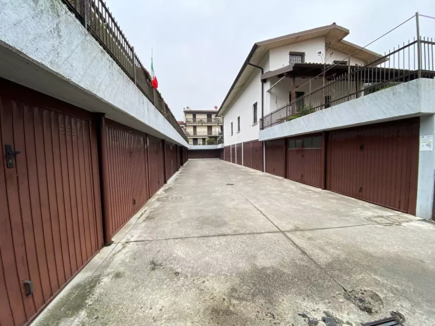 Immagine 3 di Box auto in vendita  in via Donizetti 7 a Bagnatica