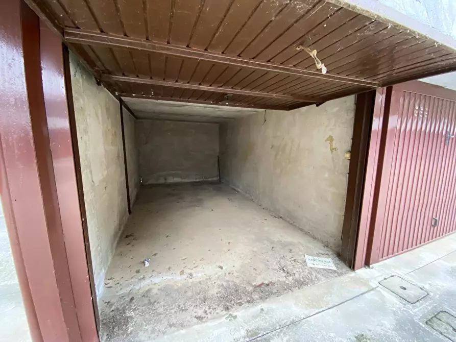 Immagine 6 di Box auto in vendita  in via Donizetti 7 a Bagnatica