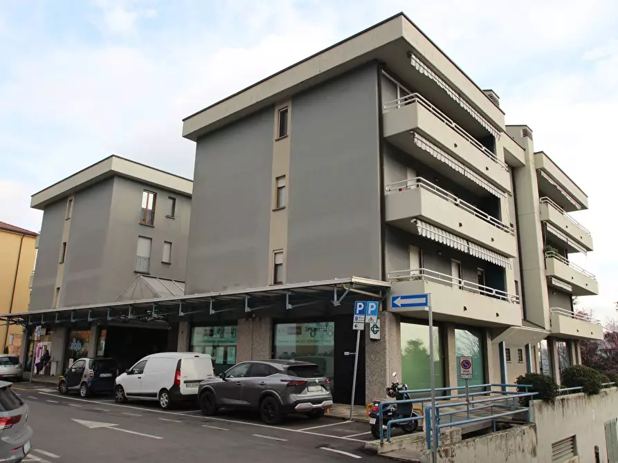 Immagine 1 di Ufficio in vendita  in Via Provinciale 41 a Alzano Lombardo