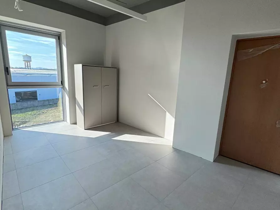 Immagine 6 di Ufficio in affitto  in Via Marco Biagi 95 a Arcene