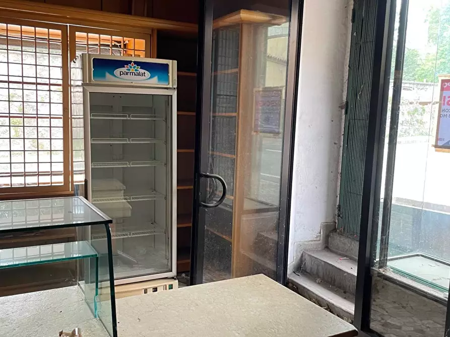 Immagine 4 di Negozio in vendita  in Via della Libertà 14 a Almenno San Salvatore