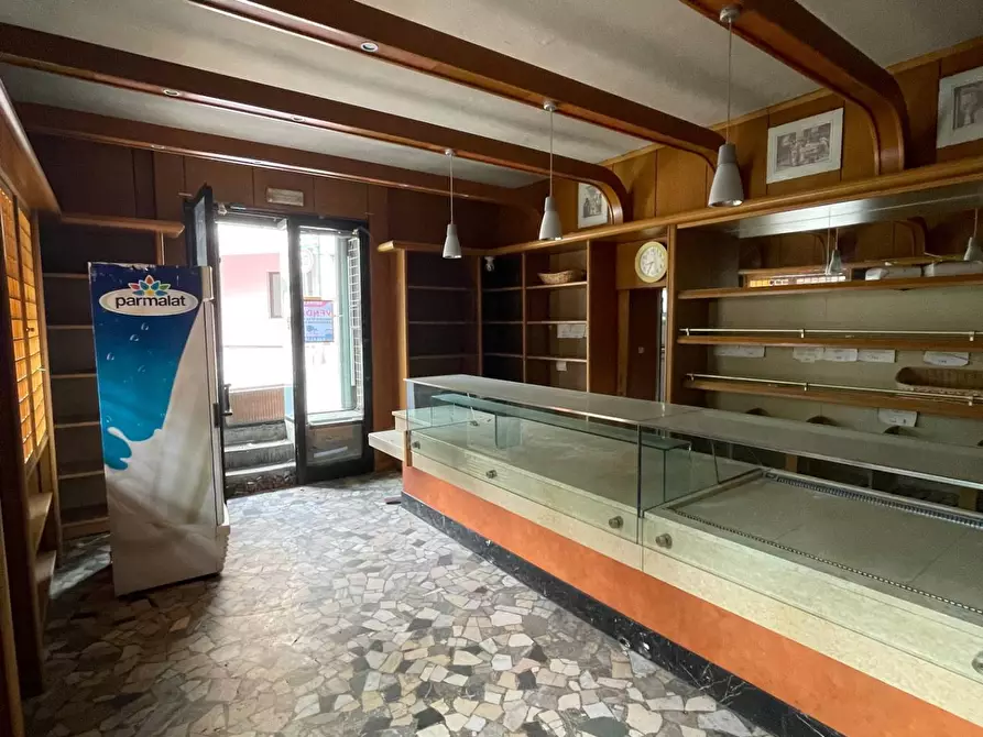 Immagine 6 di Negozio in vendita  in Via della Libertà 14 a Almenno San Salvatore