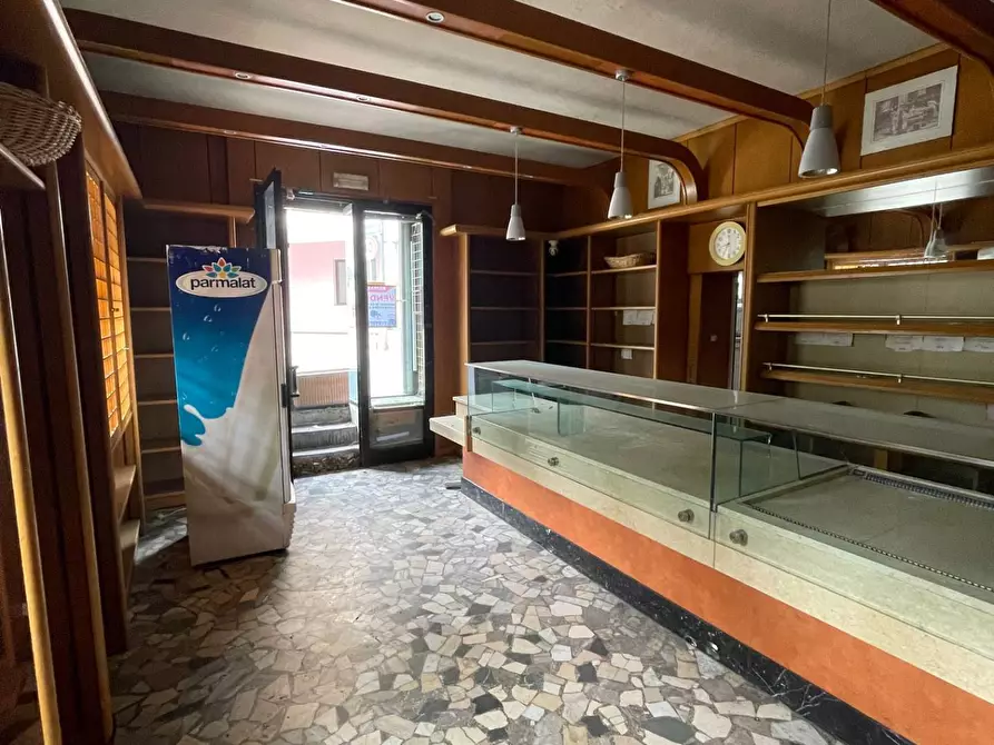 Immagine 7 di Negozio in vendita  in Via della Libertà 14 a Almenno San Salvatore