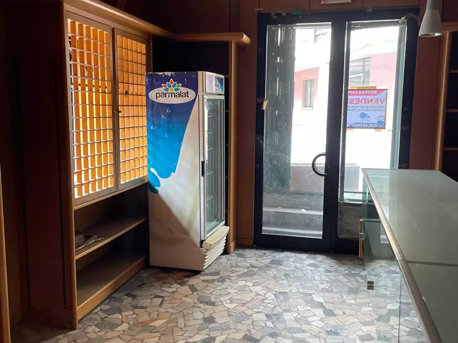 Immagine 8 di Negozio in vendita  in Via della Libertà 14 a Almenno San Salvatore
