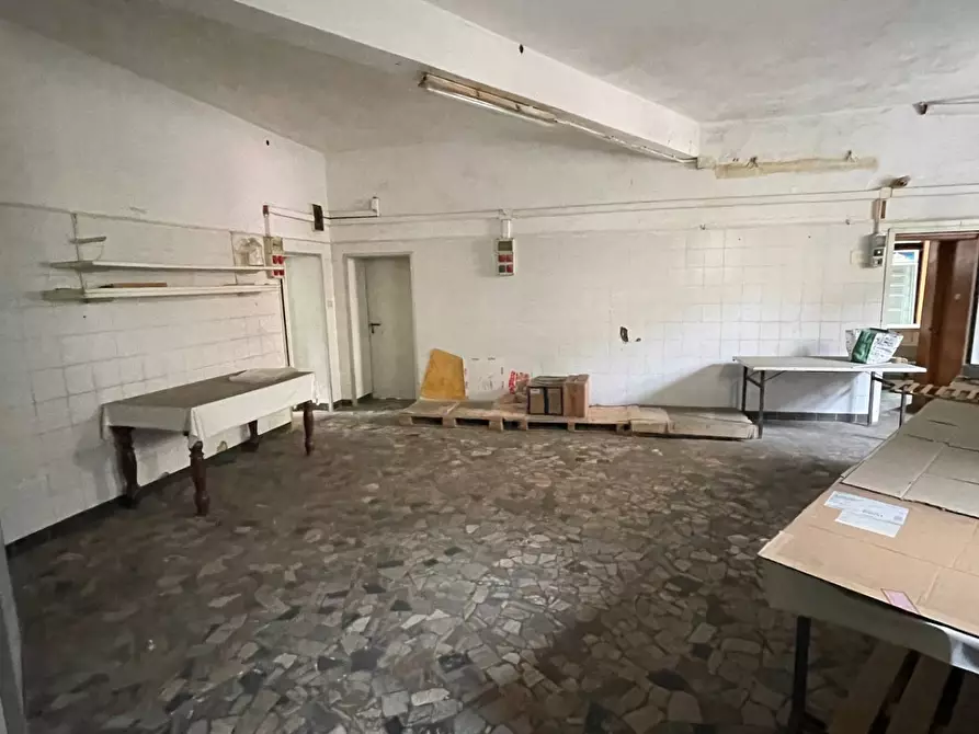 Immagine 15 di Negozio in vendita  in Via della Libertà 14 a Almenno San Salvatore