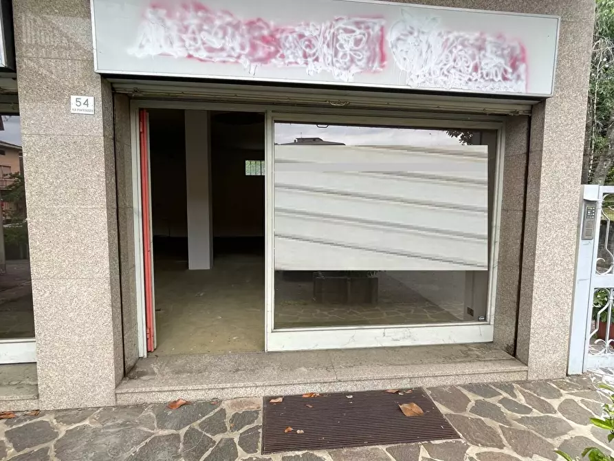 Immagine 4 di Locale commerciale in vendita  in Via Ponte Secco 10 a Ponteranica