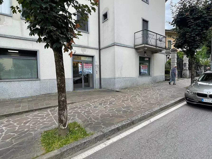 Immagine 2 di Ufficio in vendita  in Viale Roma 23 a San Giovanni Bianco