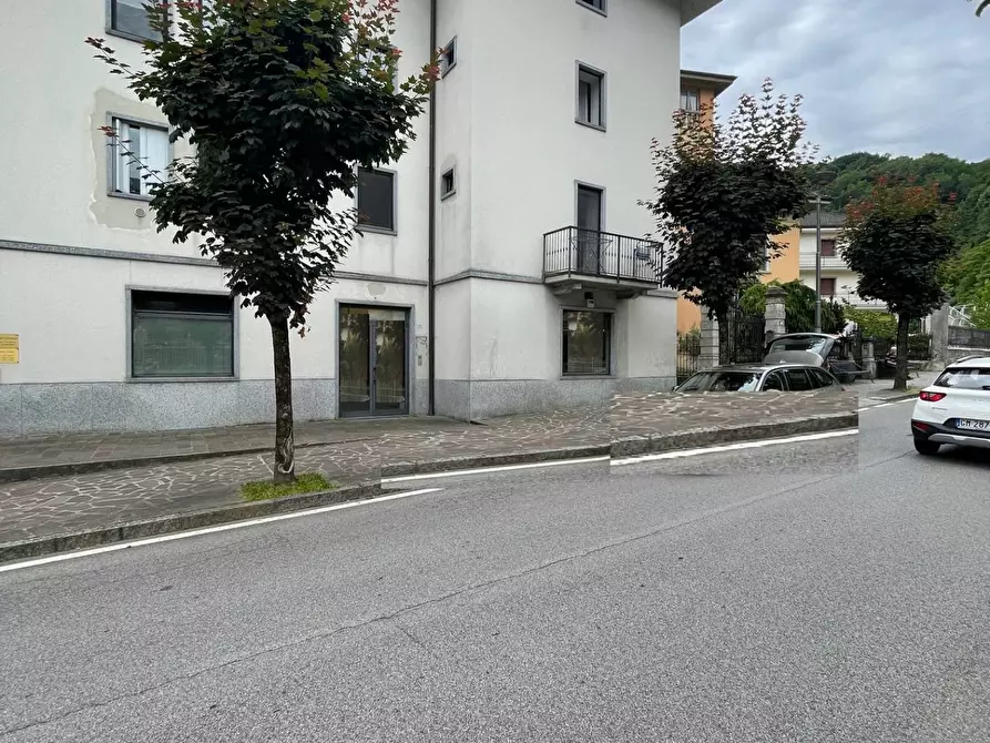 Immagine 3 di Ufficio in vendita  in Viale Roma 23 a San Giovanni Bianco