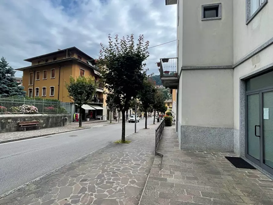 Immagine 4 di Ufficio in vendita  in Viale Roma 23 a San Giovanni Bianco