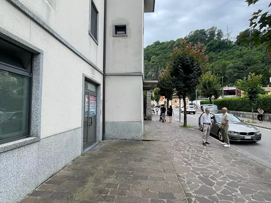 Immagine 5 di Ufficio in vendita  in Viale Roma 23 a San Giovanni Bianco