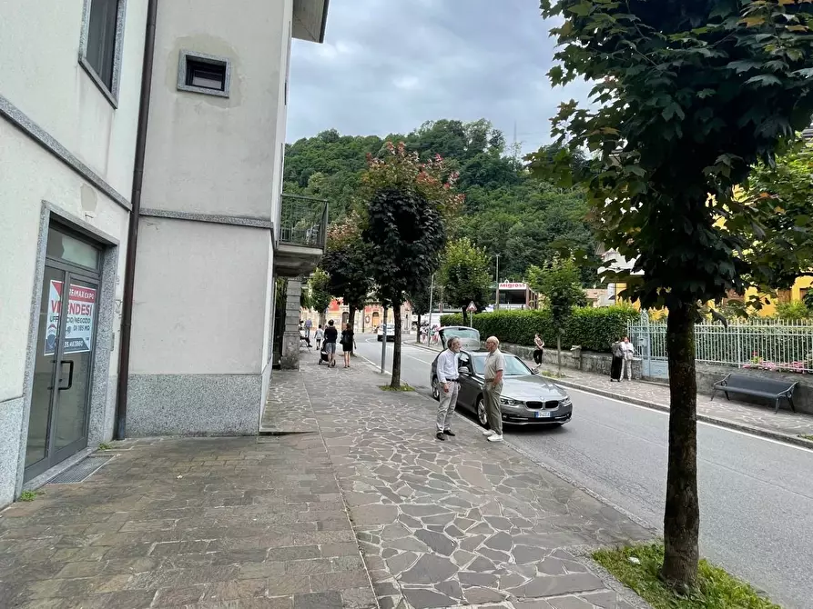 Immagine 6 di Ufficio in vendita  in Viale Roma 23 a San Giovanni Bianco