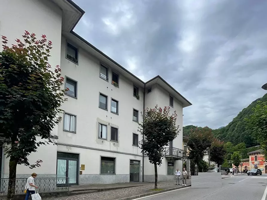 Immagine 7 di Ufficio in vendita  in Viale Roma 23 a San Giovanni Bianco