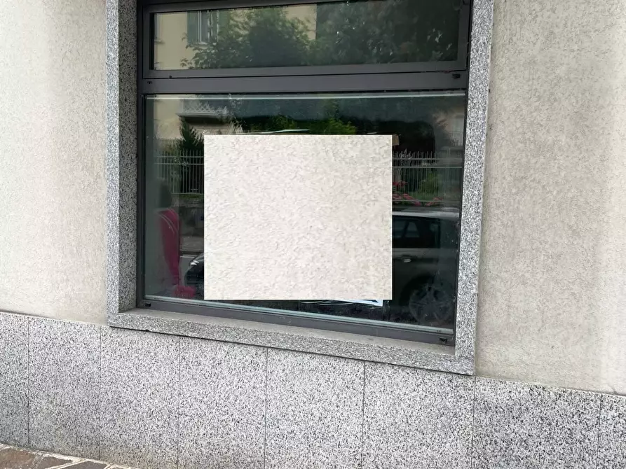 Immagine 9 di Ufficio in vendita  in Viale Roma 23 a San Giovanni Bianco