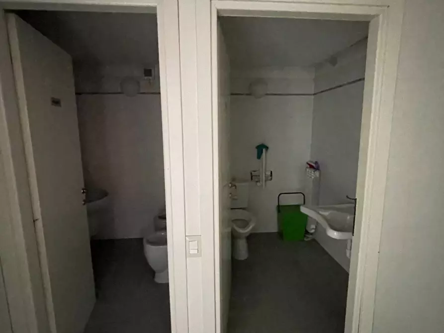 Immagine 21 di Ufficio in vendita  in Viale Roma 23 a San Giovanni Bianco