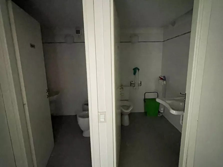 Immagine 22 di Ufficio in vendita  in Viale Roma 23 a San Giovanni Bianco