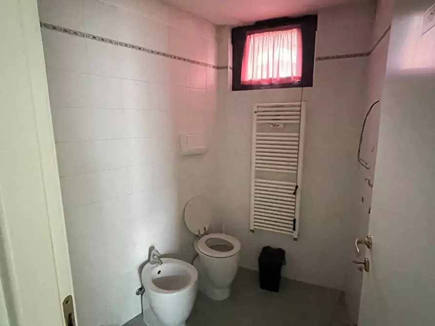 Immagine 23 di Ufficio in vendita  in Viale Roma 23 a San Giovanni Bianco