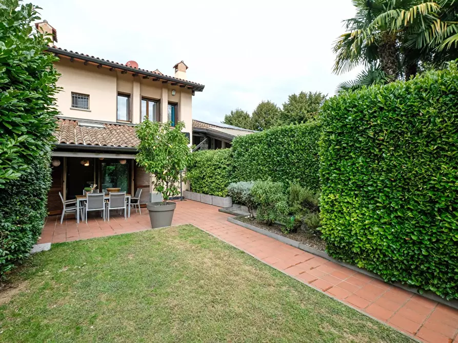 Immagine 2 di Villa in vendita  in Via Vicolo fiorito 4 a Treviolo