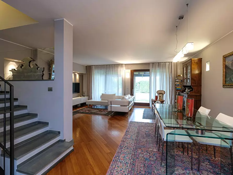 Immagine 4 di Villa in vendita  in Via Vicolo fiorito 4 a Treviolo