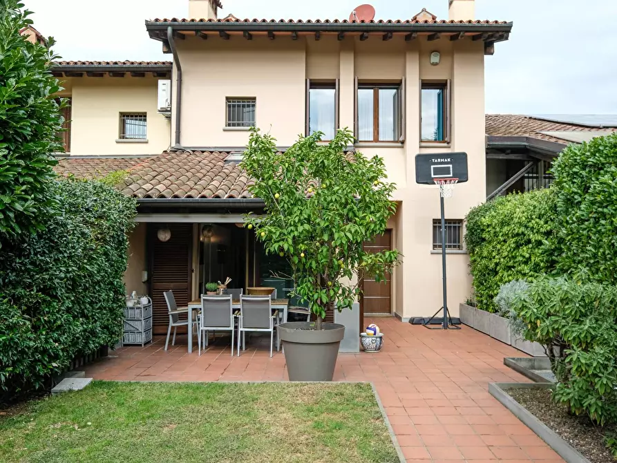 Immagine 15 di Villa in vendita  in Via Vicolo fiorito 4 a Treviolo