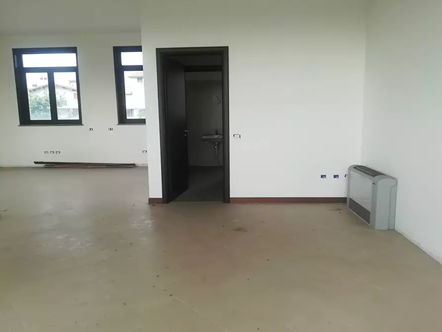 Immagine 4 di Locale commerciale in vendita  in via matteotti 69 a Roncello