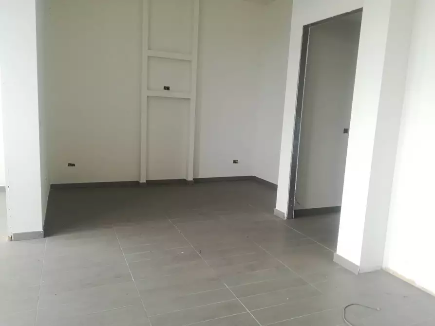 Immagine 5 di Negozio in vendita  in VIA MATTEOTTI 69 a Roncello