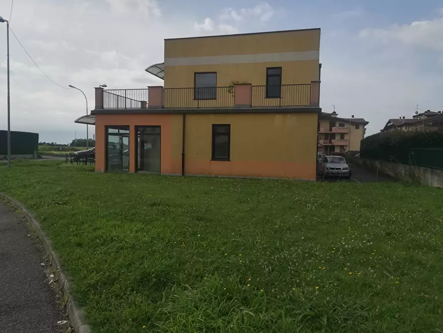 Immagine 2 di Negozio in vendita  in Matteotti 69 a Roncello