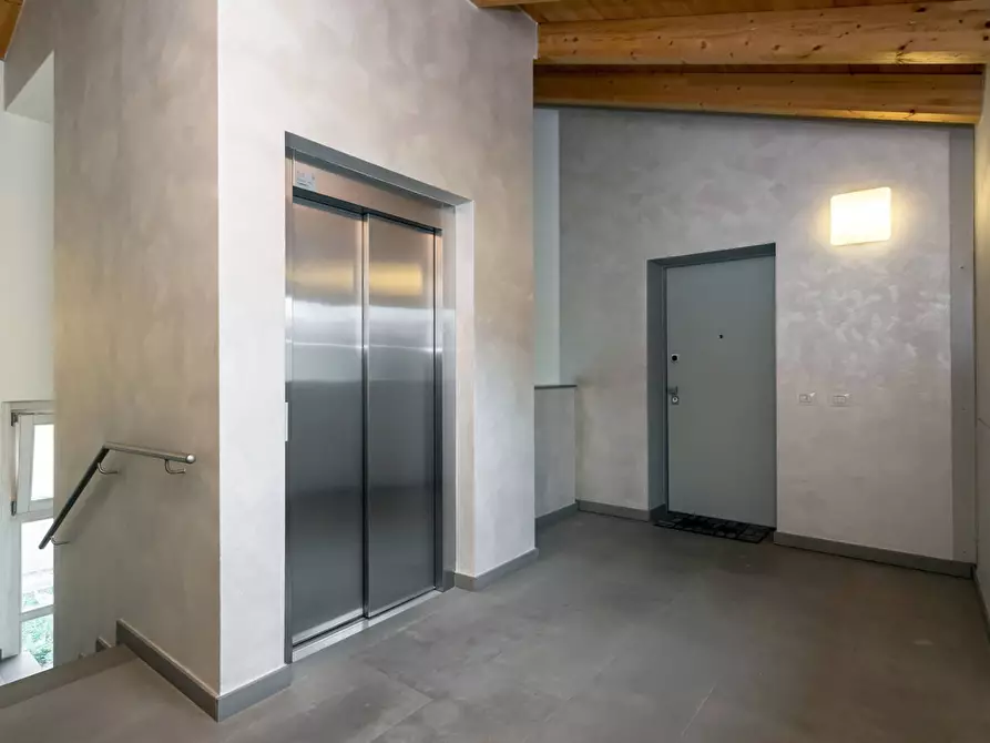 Immagine 35 di Loft/Open space in vendita  a Curno