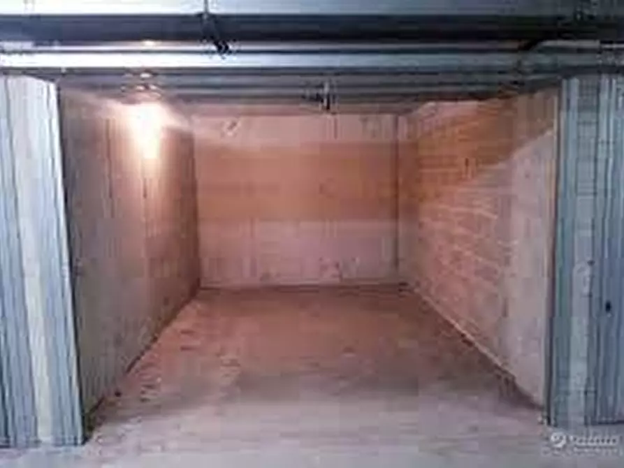 Immagine 1 di Box auto in vendita  in VIA MONTALE 10 a Roncello