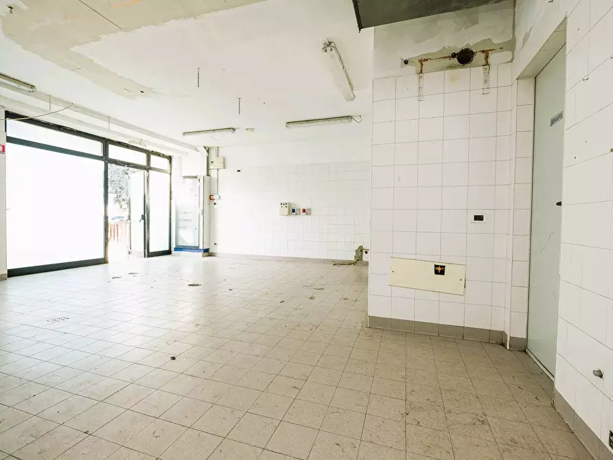 Immagine 13 di Locale commerciale in vendita  in VIA RAMPINELLI 1 a Almenno San Bartolomeo