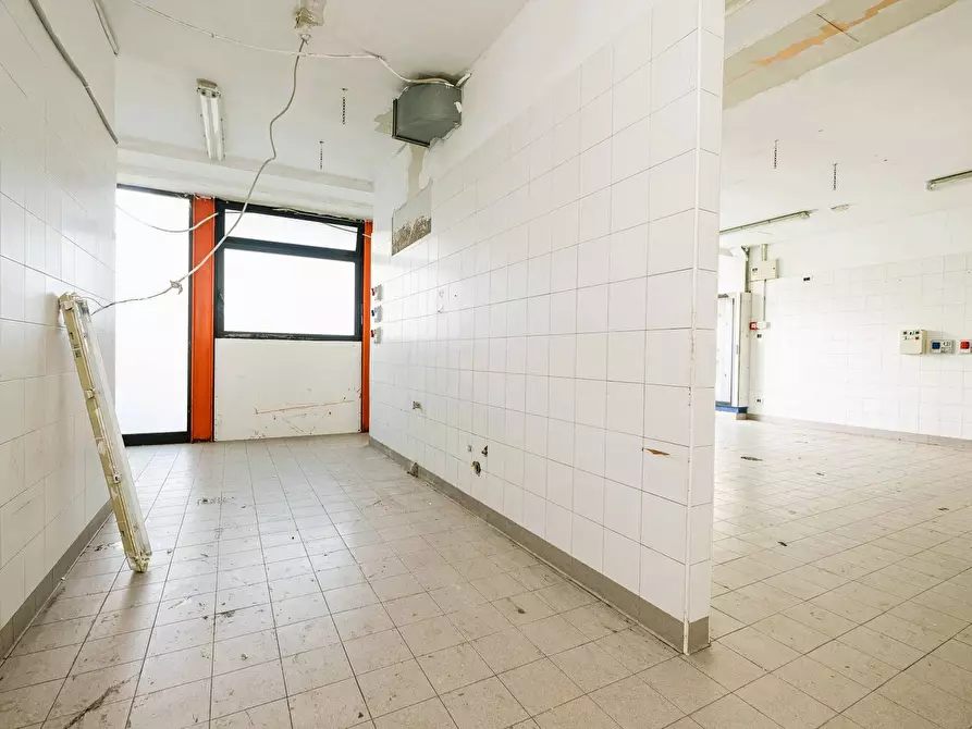 Immagine 18 di Locale commerciale in vendita  in VIA RAMPINELLI 1 a Almenno San Bartolomeo