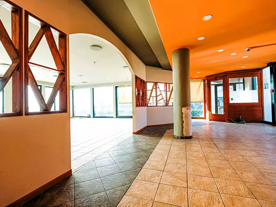 Immagine 6 di Locale commerciale in vendita  in VIA RAMPINELLI 1 a Almenno San Bartolomeo