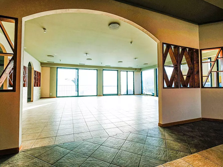 Immagine 10 di Locale commerciale in vendita  in VIA RAMPINELLI 1 a Almenno San Bartolomeo