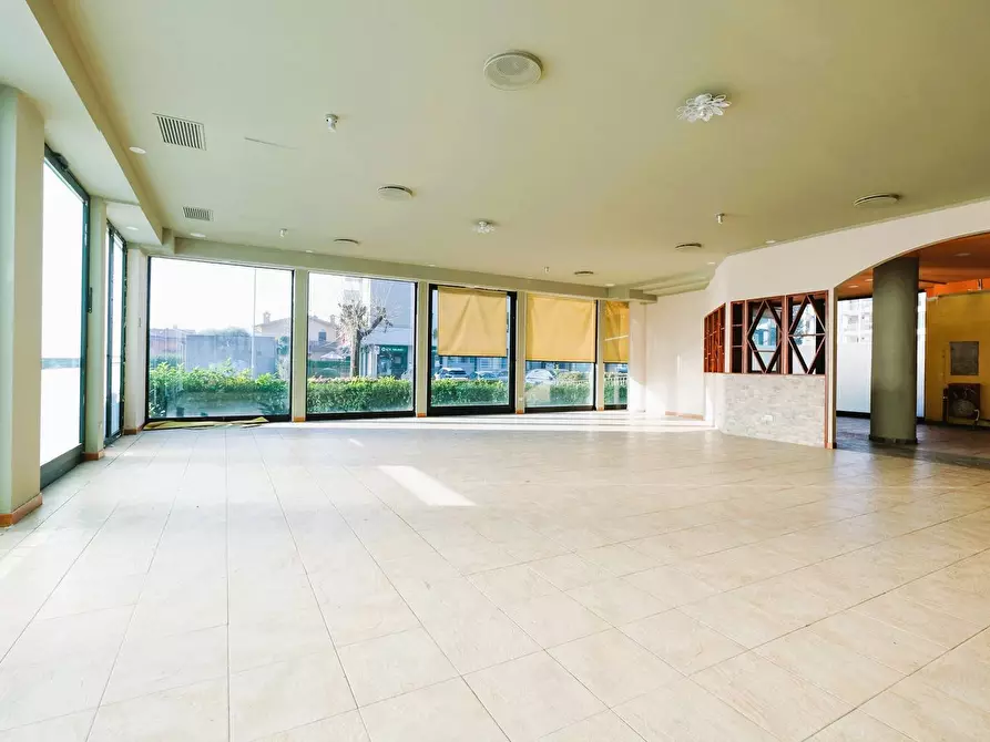 Immagine 8 di Locale commerciale in vendita  in VIA RAMPINELLI 1 a Almenno San Bartolomeo