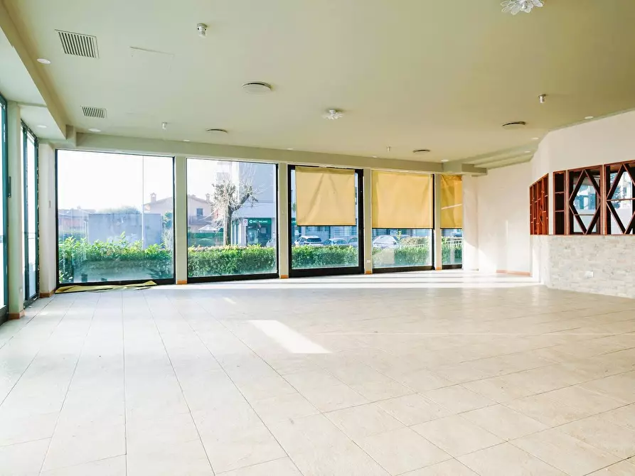 Immagine 3 di Locale commerciale in vendita  in VIA RAMPINELLI 1 a Almenno San Bartolomeo