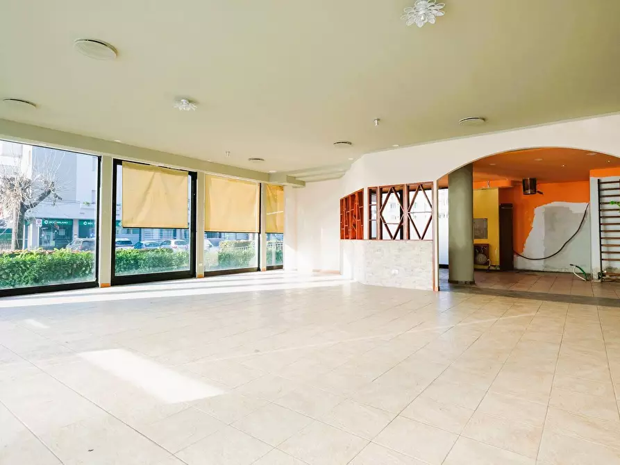 Immagine 4 di Locale commerciale in vendita  in VIA RAMPINELLI 1 a Almenno San Bartolomeo