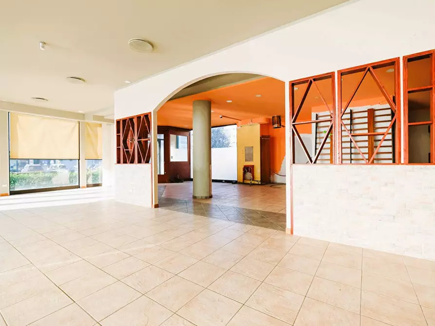 Immagine 1 di Locale commerciale in vendita  in VIA RAMPINELLI 1 a Almenno San Bartolomeo