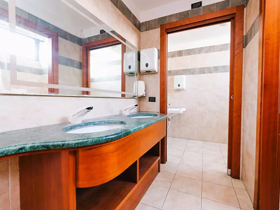 Immagine 12 di Locale commerciale in vendita  in VIA RAMPINELLI 1 a Almenno San Bartolomeo