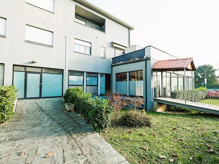 Immagine 21 di Locale commerciale in vendita  in VIA RAMPINELLI 1 a Almenno San Bartolomeo