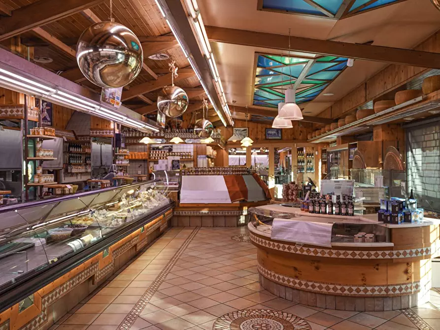 Immagine 3 di Negozio in vendita  in via Broseta 113-115 a Bergamo