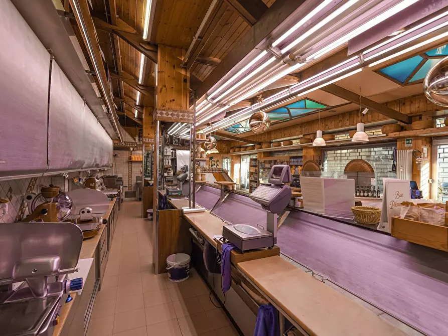 Immagine 5 di Negozio in vendita  in via Broseta 113-115 a Bergamo