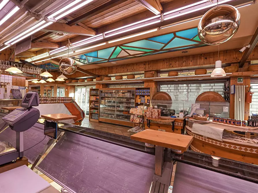 Immagine 6 di Negozio in vendita  in via Broseta 113-115 a Bergamo