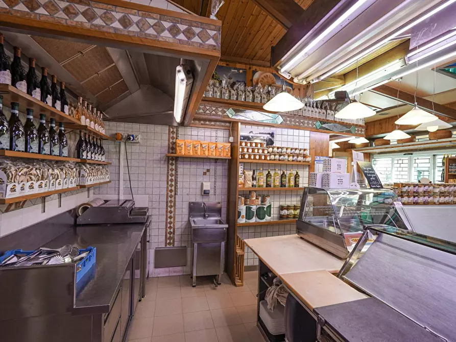 Immagine 7 di Negozio in vendita  in via Broseta 113-115 a Bergamo