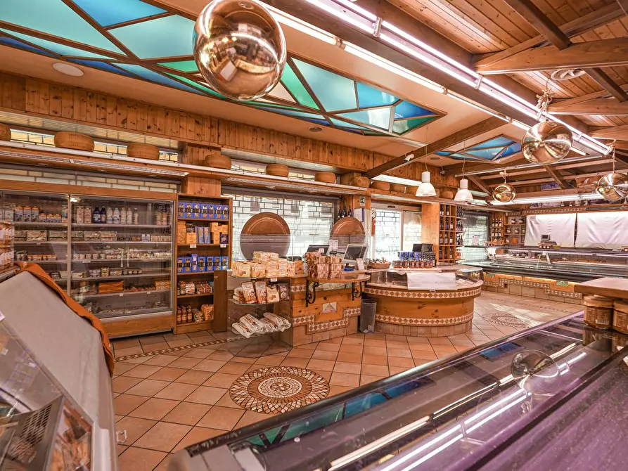 Immagine 8 di Negozio in vendita  in via Broseta 113-115 a Bergamo