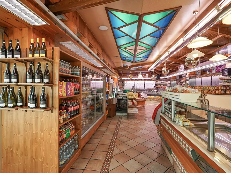 Immagine 10 di Negozio in vendita  in via Broseta 113-115 a Bergamo