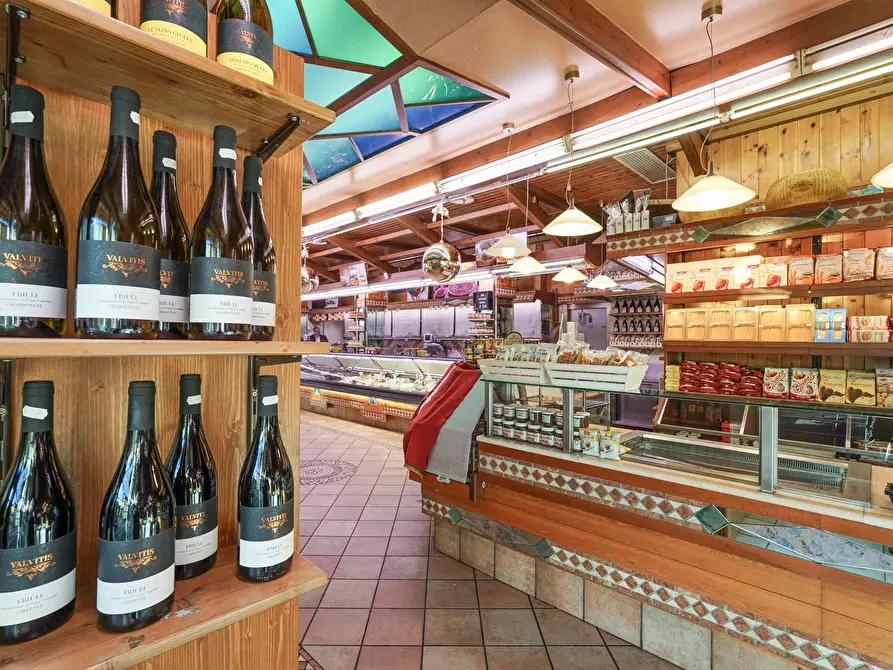 Immagine 11 di Negozio in vendita  in via Broseta 113-115 a Bergamo