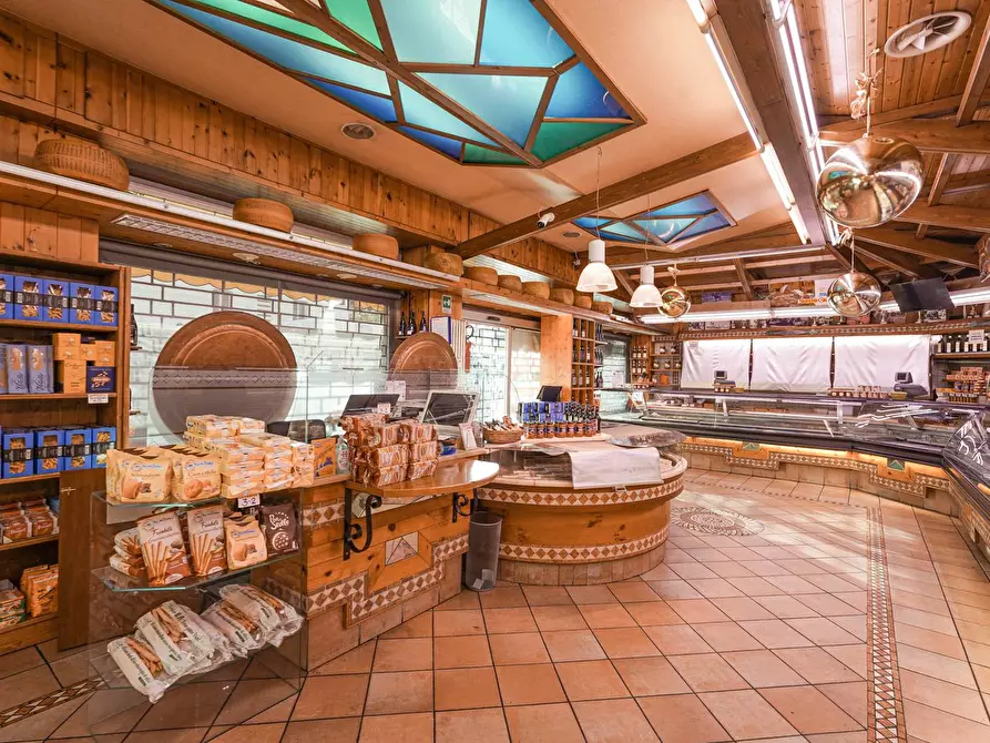 Immagine 13 di Negozio in vendita  in via Broseta 113-115 a Bergamo